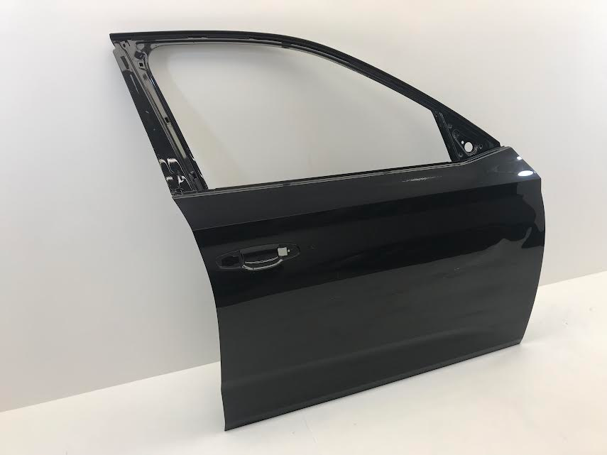 SKODA Kamiq 2019-2023 Front Right Door 658831602 ( used with defect )
