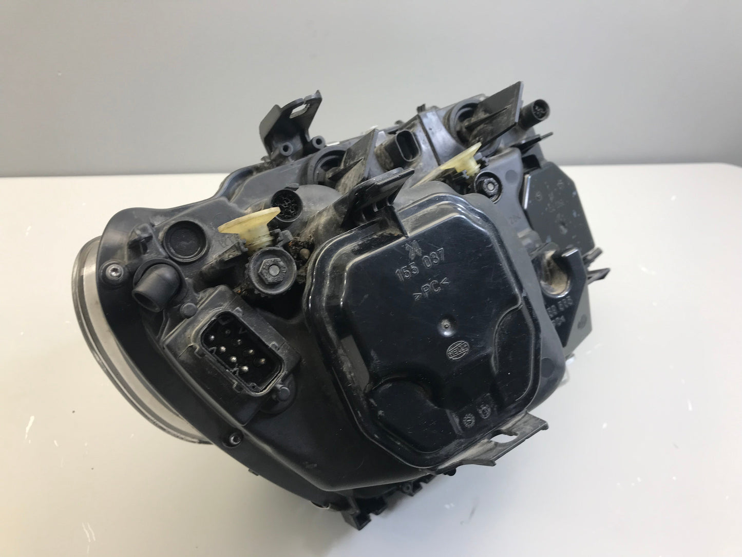 BMW 7 E65 E66 2005-2008 Front Headlight Left ( LHD car ) ( with defect ) 1EL00904341