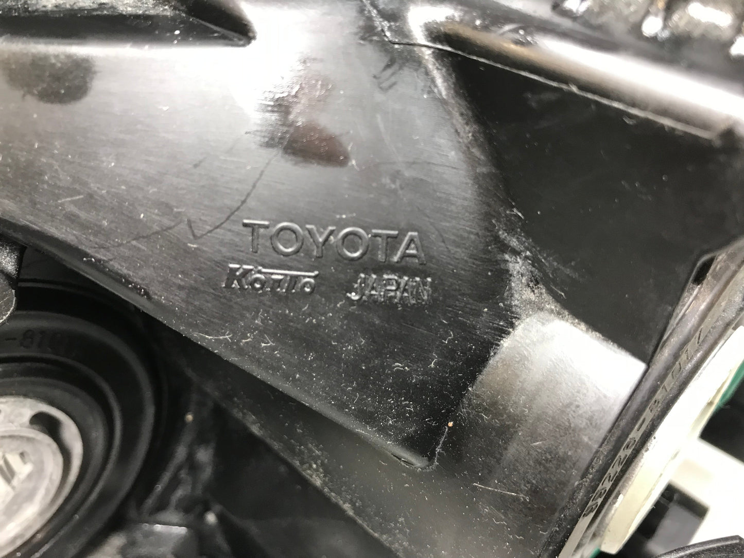 Toyota Land Cruiser 2019 Headlight Right Side Front Used RHD ( with defect ) OEM: 8113060N10