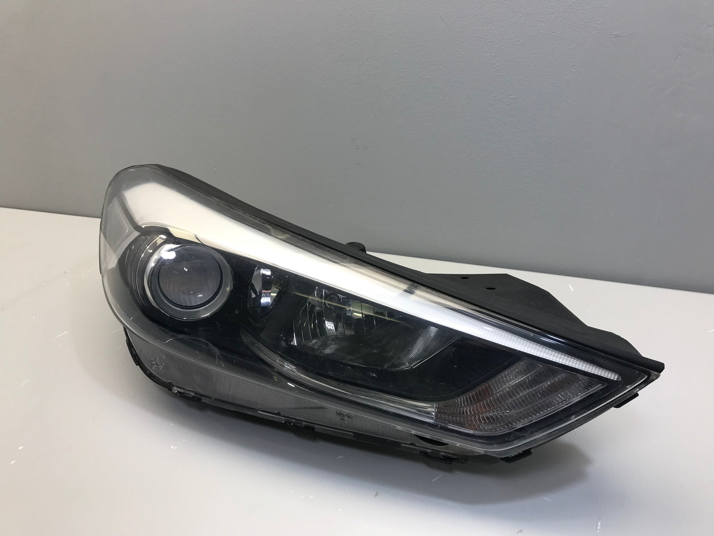 Hyundai Tucson TL 2015-2020 Headlight Front Right 2017 ( with defect LHD car ) 92102D7XXX