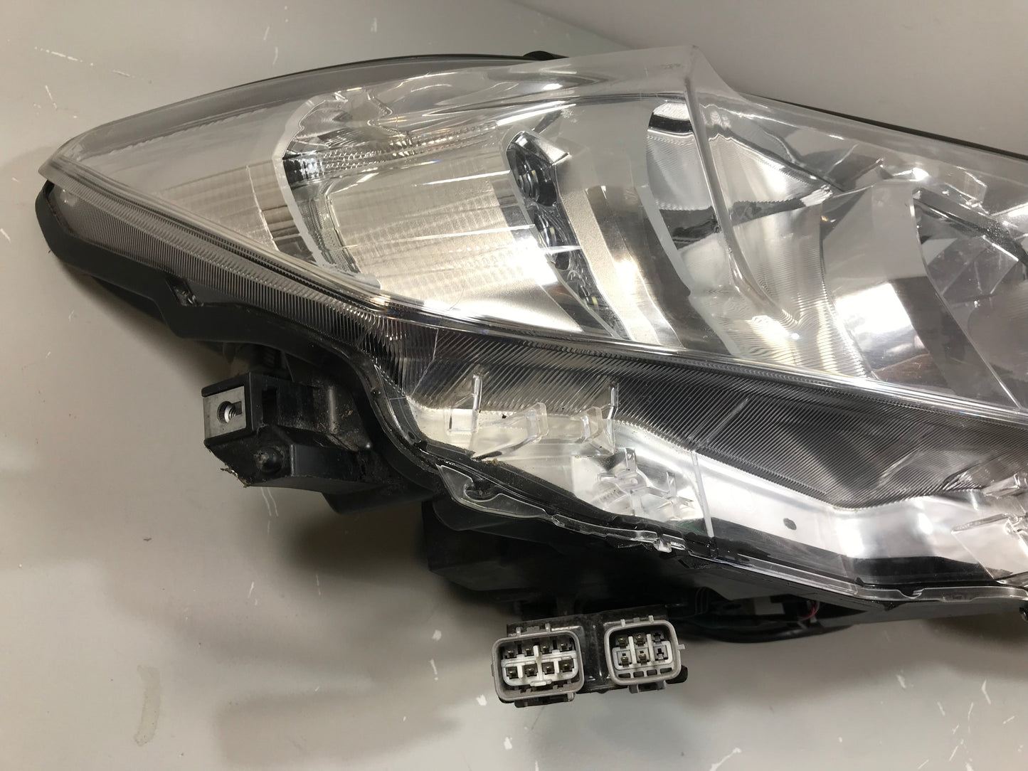 Toyota Land Cruiser 2019 Headlight Right Side Front Used RHD ( with defect ) OEM: 8113060N10