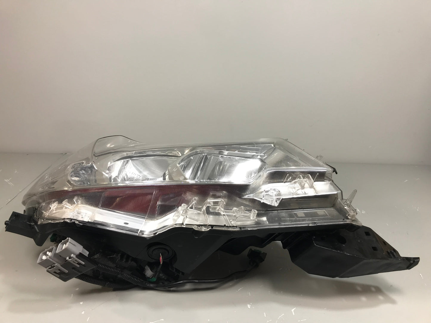 Toyota Land Cruiser 2019 Headlight Right Side Front Used RHD ( with defect ) OEM: 8113060N10