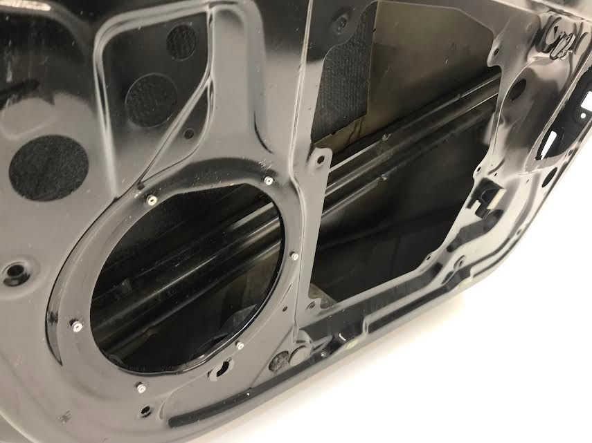 SKODA Superb 2008-2013 Front Left Door OEM: 3T0831613 ( with defect )
