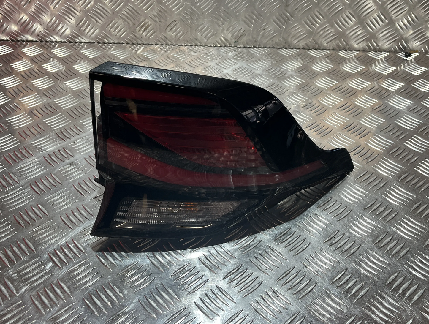 KIA SPORTAGE V NQ 2021 - LAMP RIGHT REAR ( used ) 92402R2000
