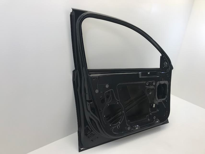 SKODA Superb 2008-2013 Front Left Door OEM: 3T0831613 ( with defect )