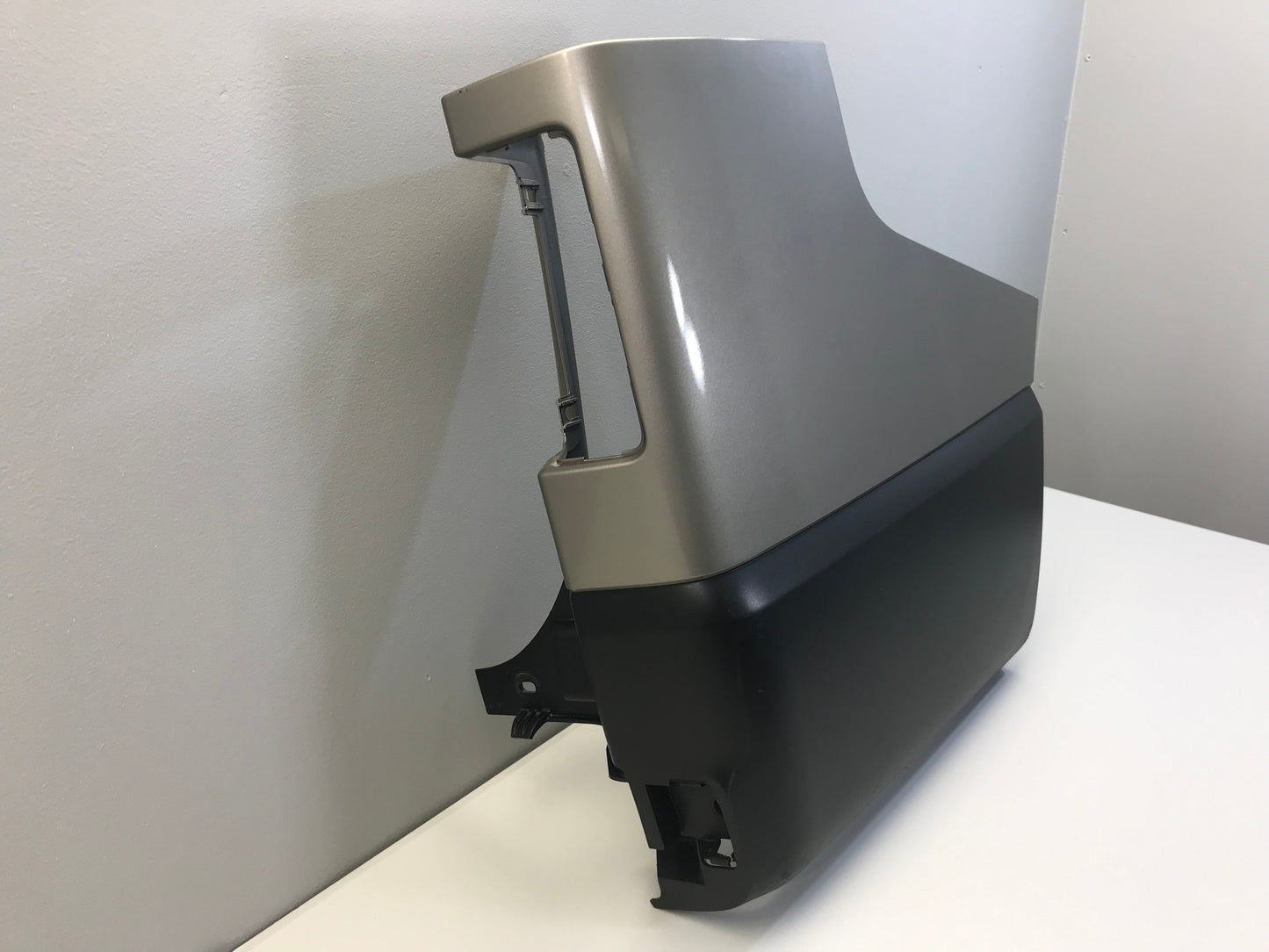 Renault Trafic III (X82) 2014- Rear bumper corner part right 850102827R