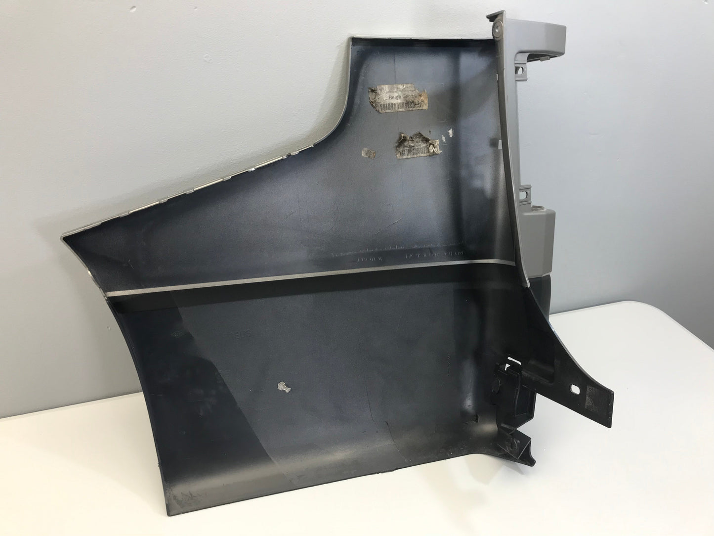Renault Trafic III (X82) 2014- Rear bumper corner part right 850102827R