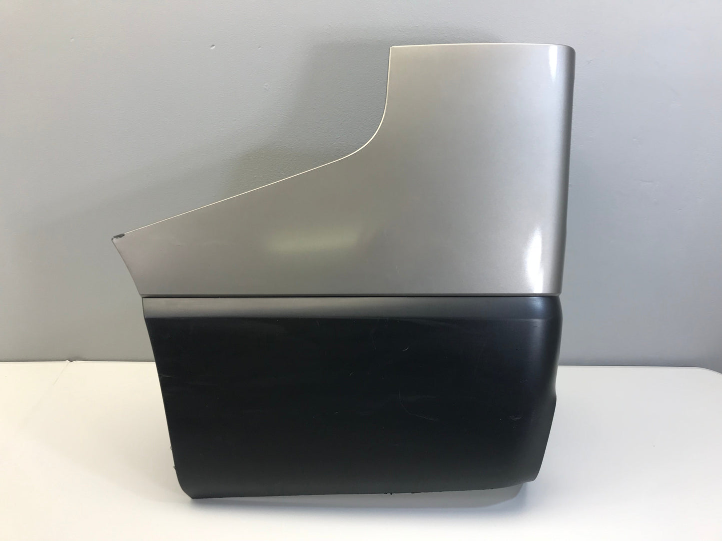 Renault Trafic III (X82) 2014- Rear bumper corner part left 850170388R