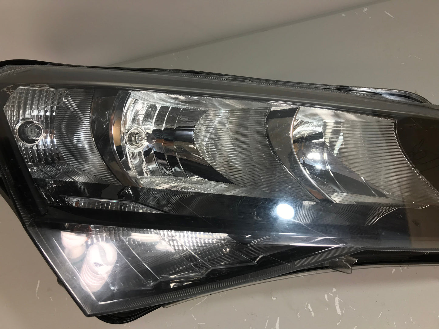 Skoda Superb B8 3V 2015-2019 Headlight Right Side Front Used LHD ( with defect ) OEM: 3V1941016, 1EJ01193902