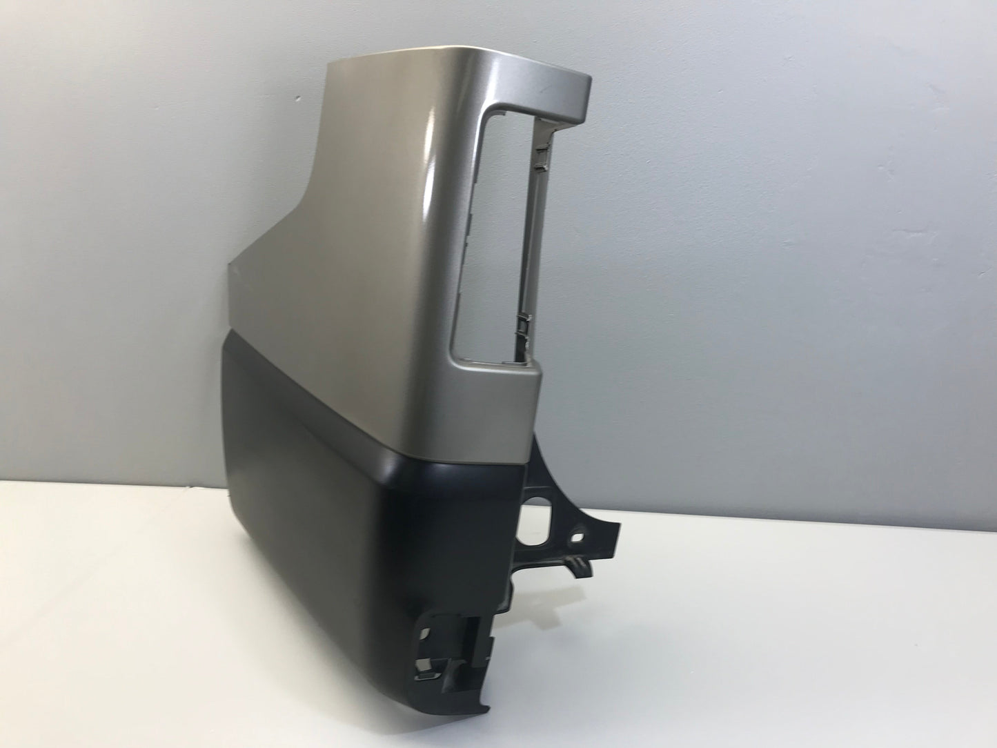 Renault Trafic III (X82) 2014- Rear bumper corner part left 850170388R