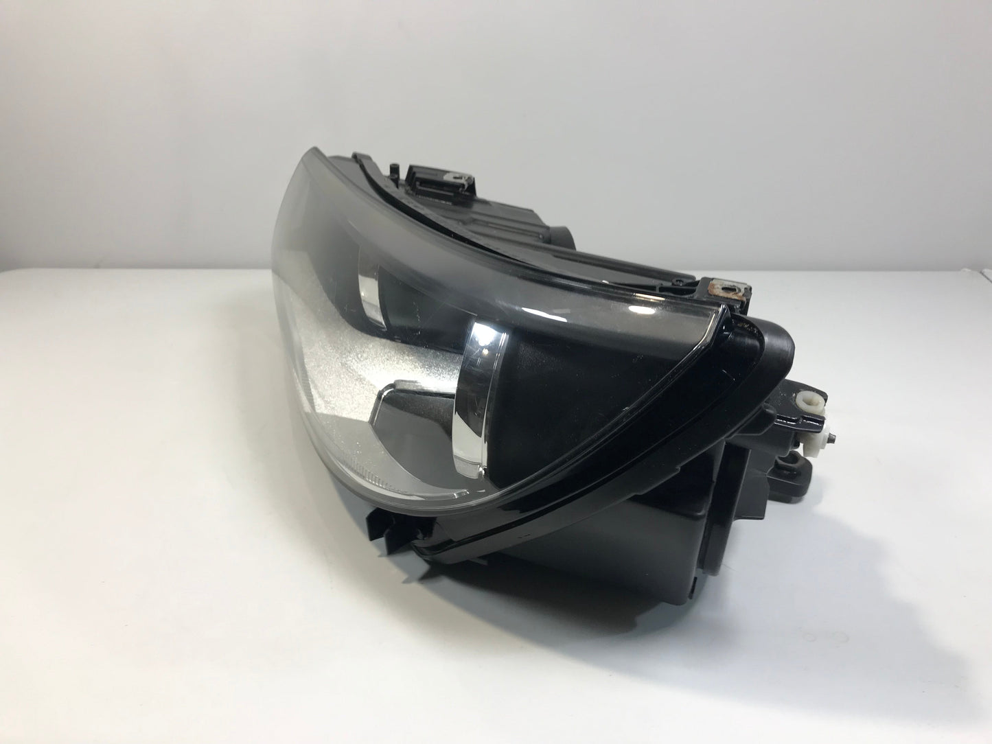 Volkswagen Tiguan 2011-2016 Headlight Left Side Front 5N1941005, 1EL01074901 ( LHD car )