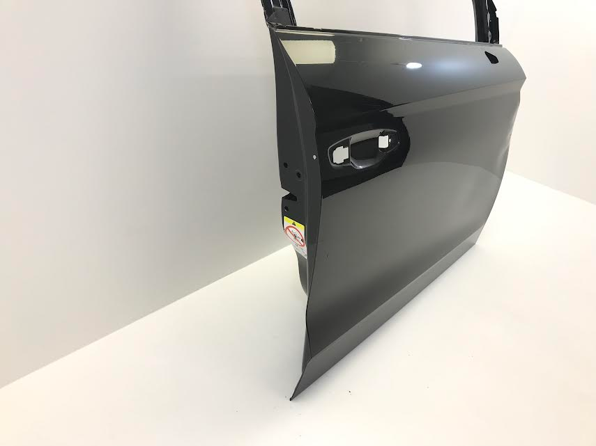 SEAT Ibiza V KJ 2017- Front Right Door OEM: 6F031312 ( with defect )