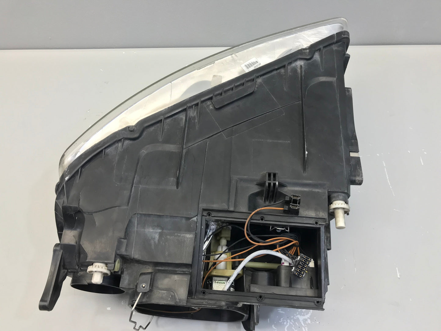 Volkswagen Touareg 2006 Headlight Front Right OEM: 7L6941016BK ( LHD ) ( with defect )
