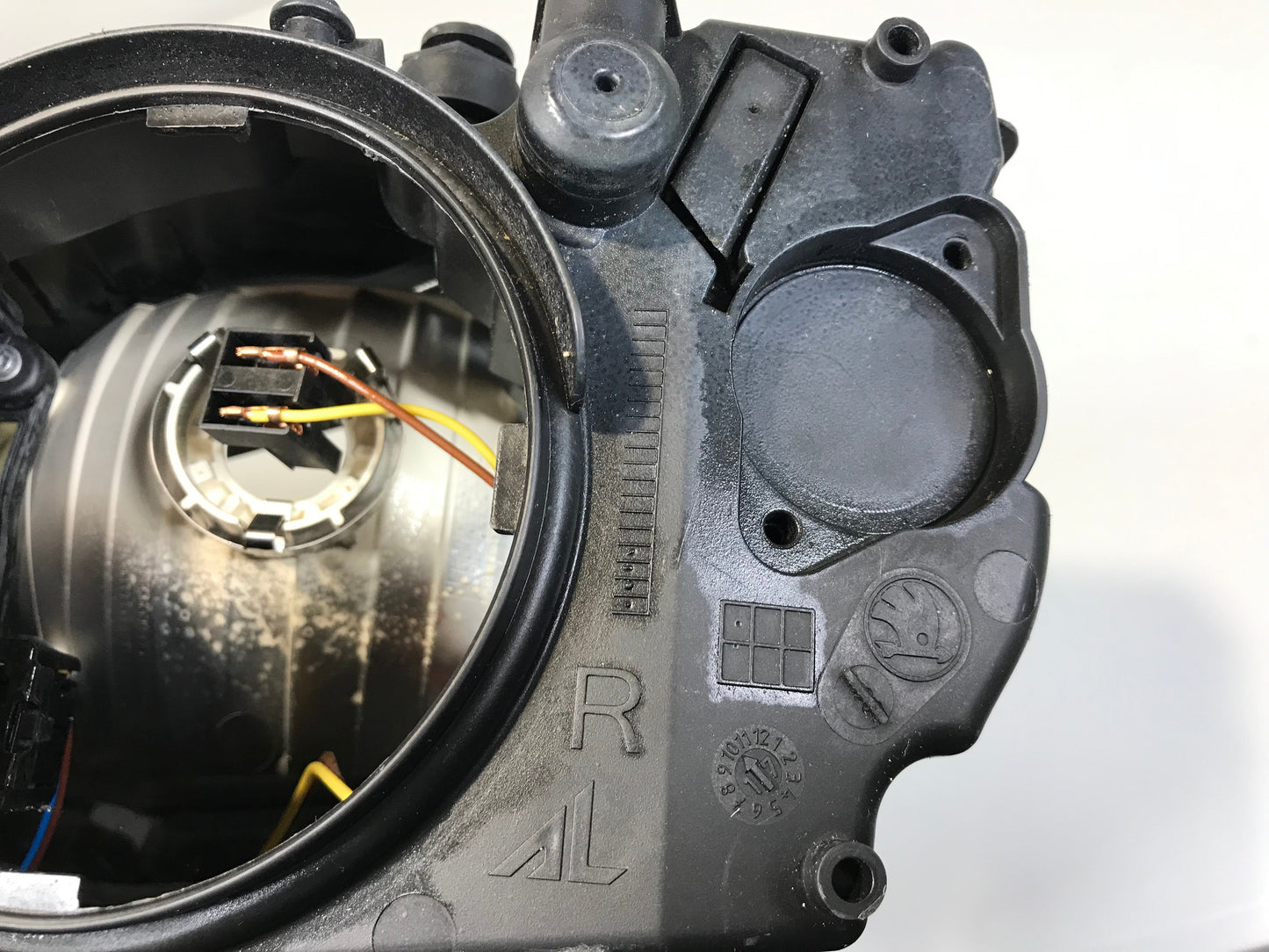 Skoda Octavia 3 III 5E0 2016-2019 Front Headlight Right Side 5E1941018 ( LHD )