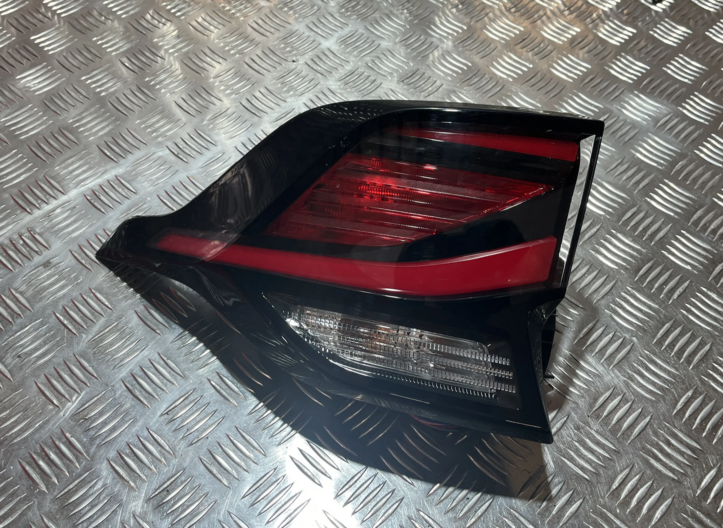 KIA SPORTAGE V NQ 2021 - LAMP LEFT REAR ( used ) 92401R2000