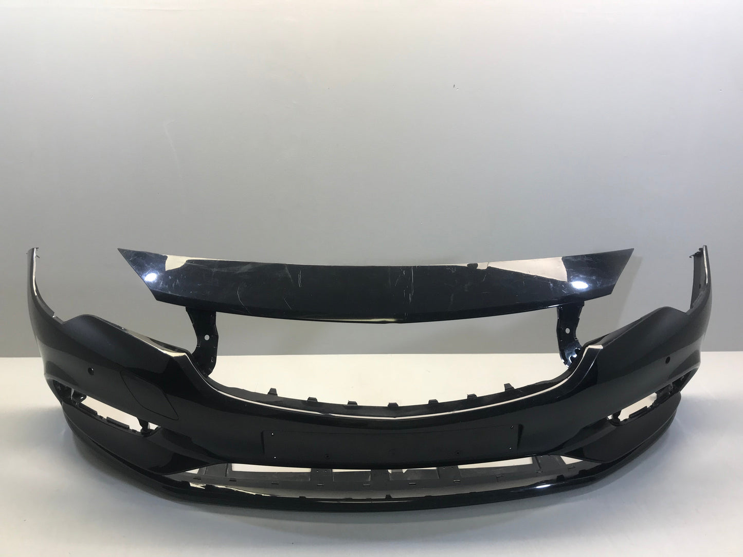 Opel / Vauxhall Astra K 2015- Front Bumper Used Genuine OEM: 39052730 / 39017250 / 2167857